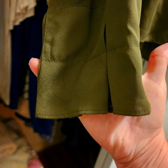 Worthington EUC Blouse - Picture 5 of 8